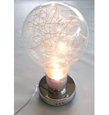 Lampe design en forme d'ampoule